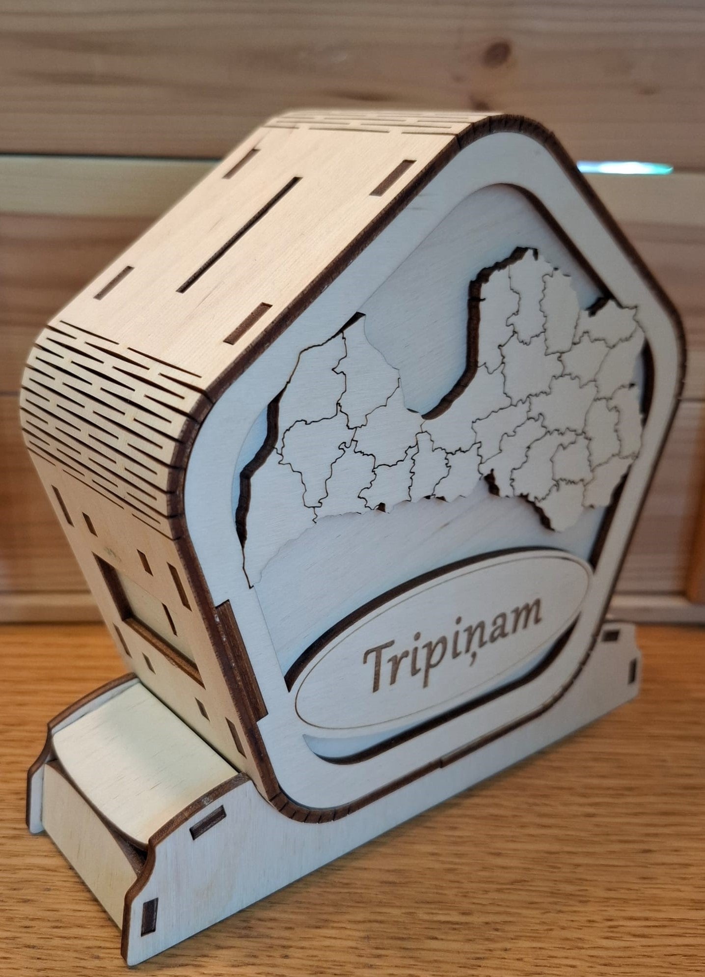 Krājkasīte ar Latvijas kontūru "Tripiņam"