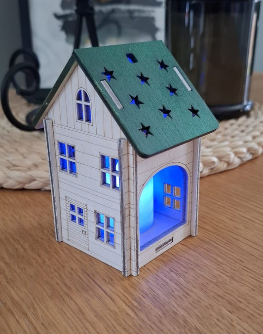 Ziemassvētku namiņš ar gaismiņu